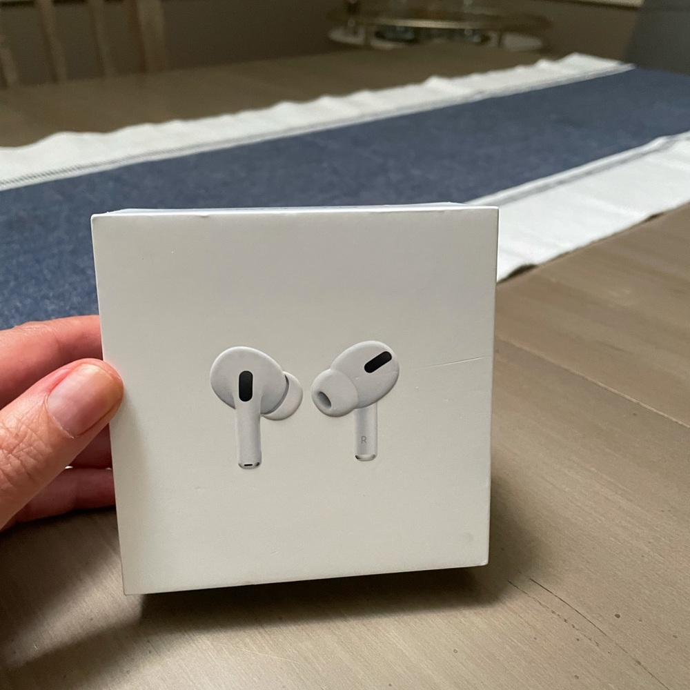 Air pod Pro box - Picture 2 of 3
